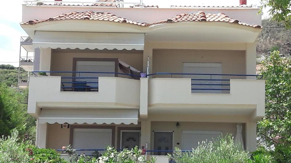 Ideal Family House Néa Péramos Exteriör bild